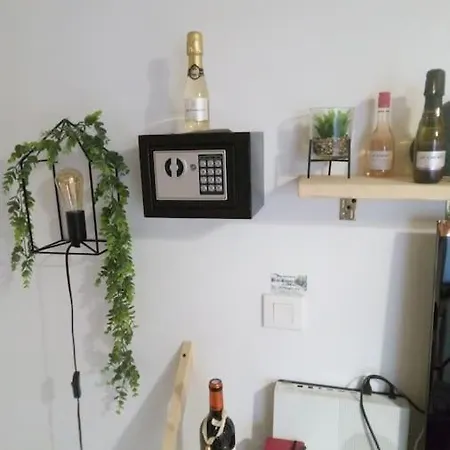 Petite Atypique Chez Sam Est Gael Charix