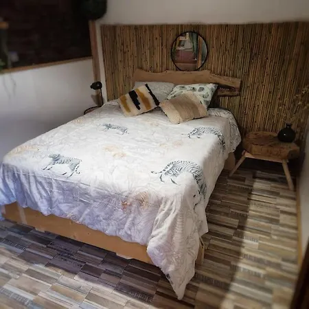 Petite Atypique Chez Sam Est Gael * Charix